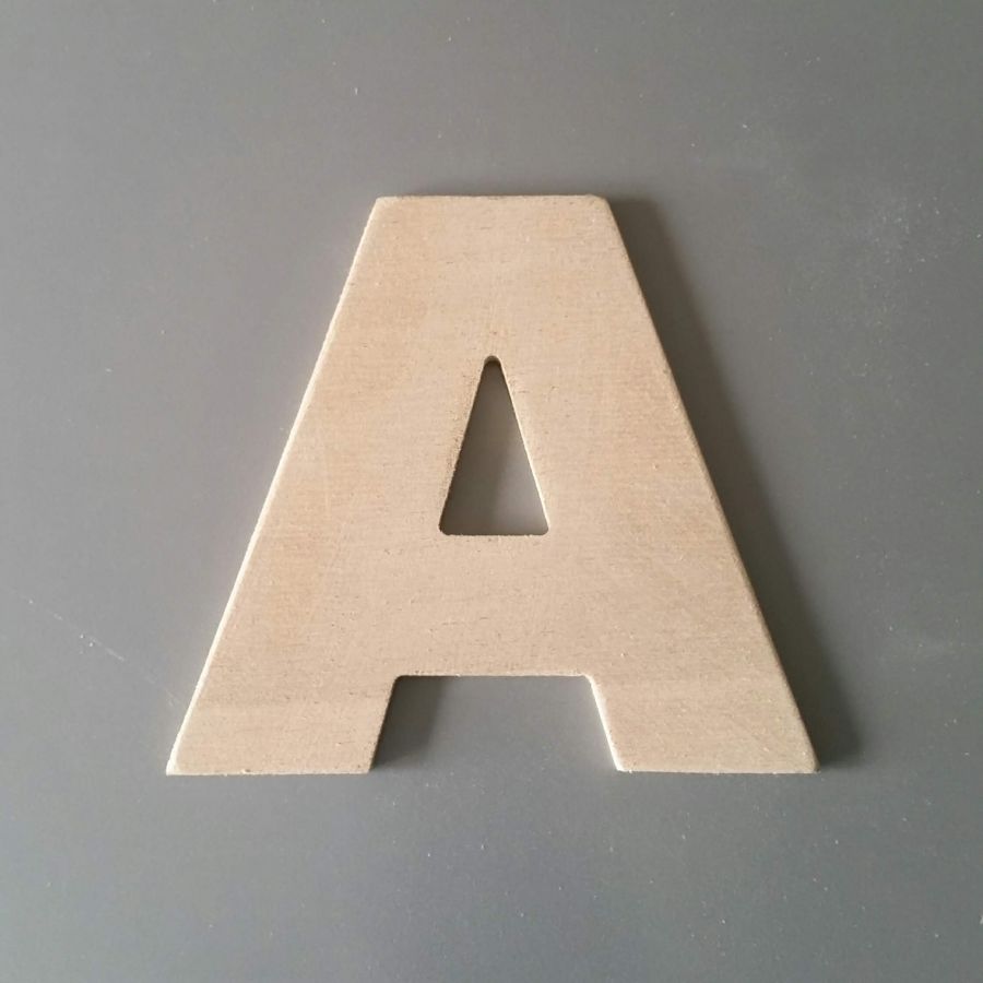 Bokstav i rått trä som ska målas modell ARIAL BLACK