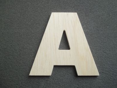 Bokstav i rått trä som ska målas modell ARIAL BLACK
