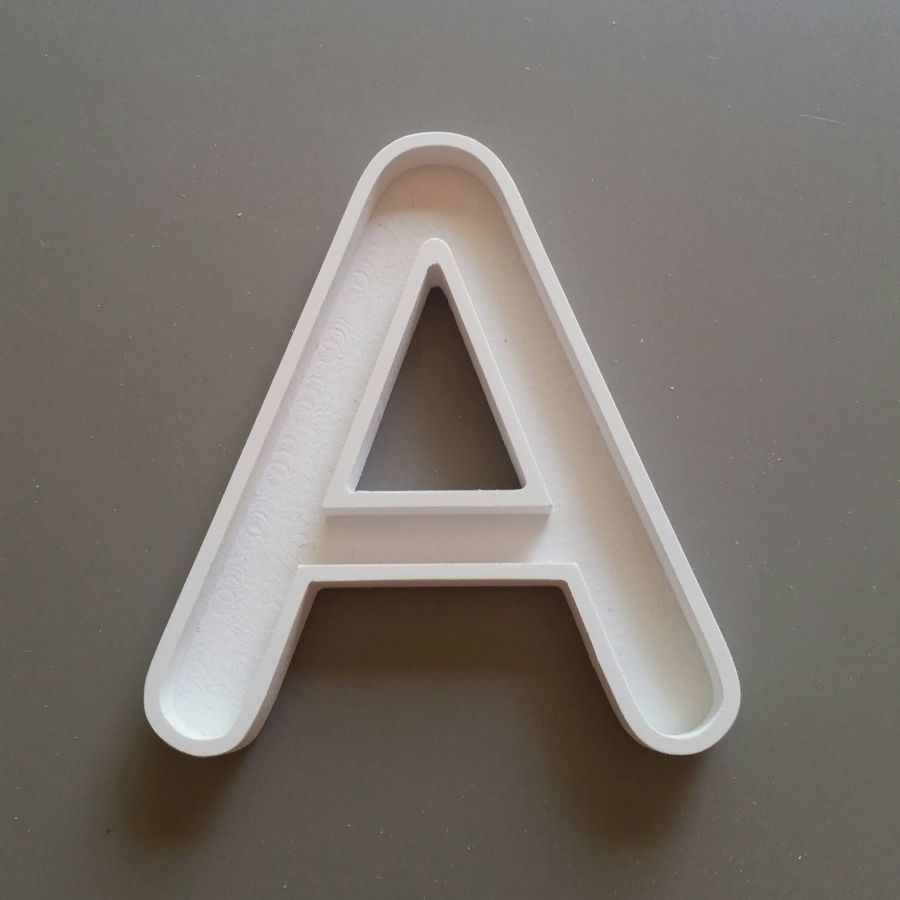 Hålbokstav i vit PVC ARIAL ROUNDED