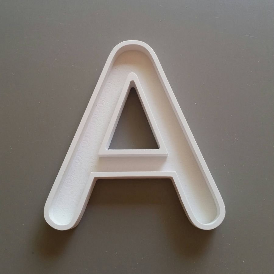 Hålbokstav i vit PVC ARIAL ROUNDED
