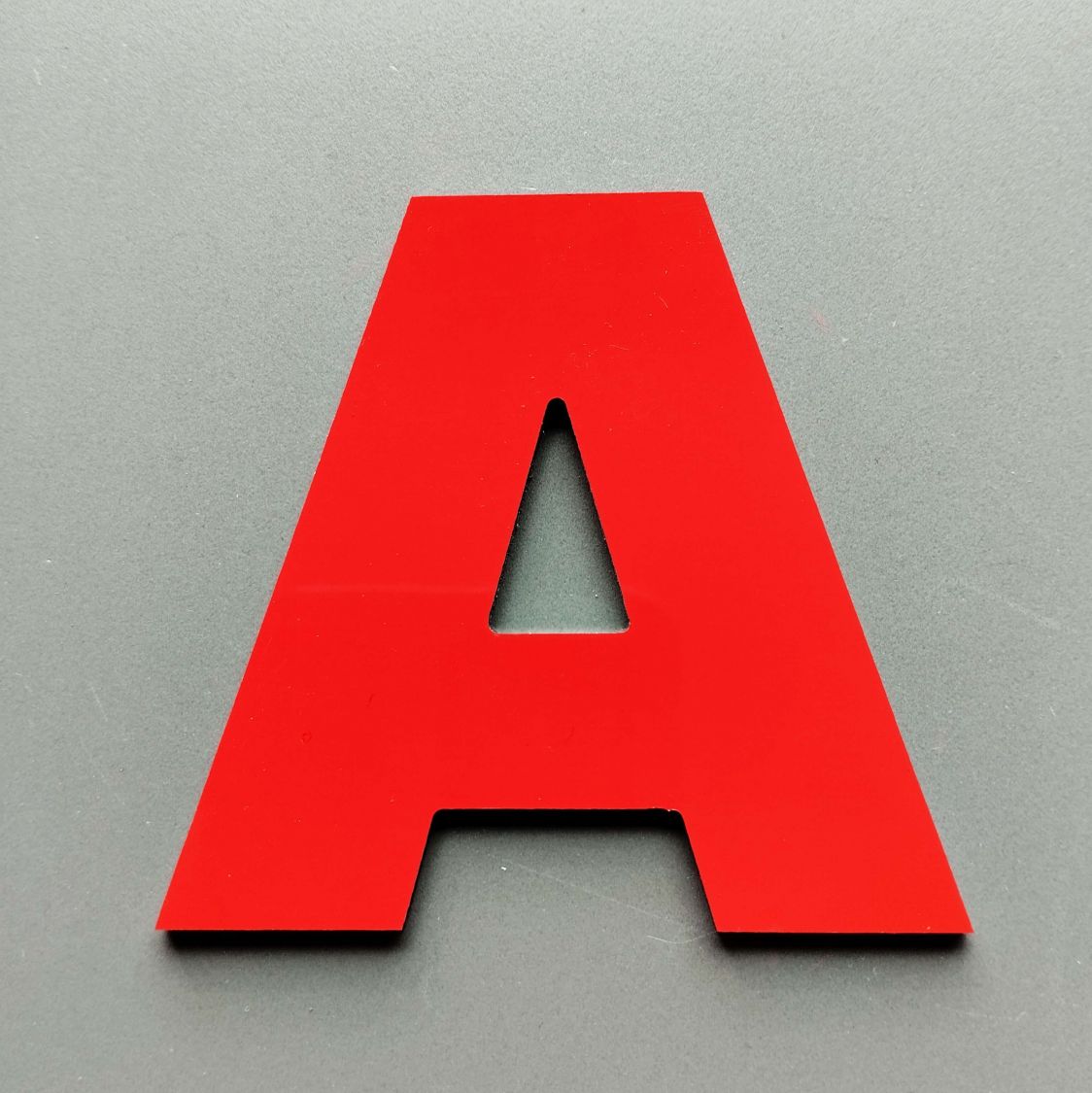 Färg på metallbokstäver ARIAL BLACK