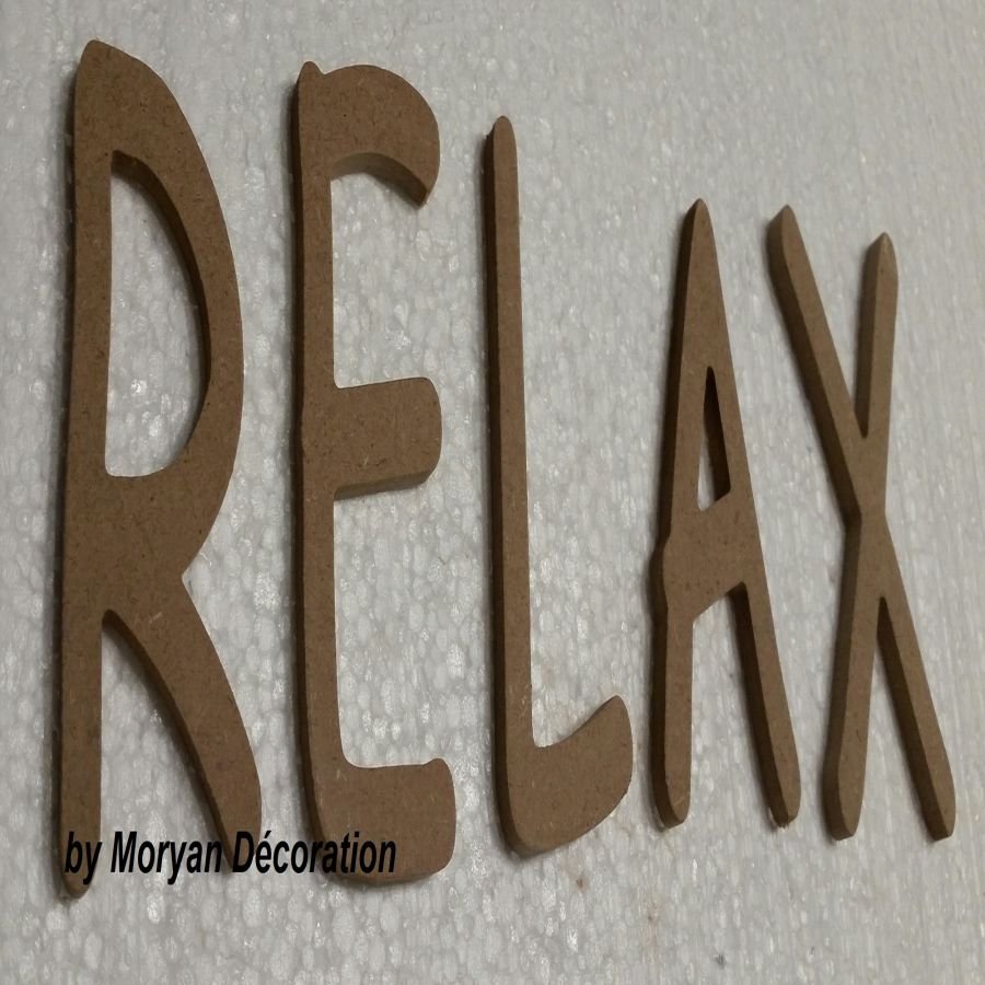 Dekorativ träbokstav RELAX