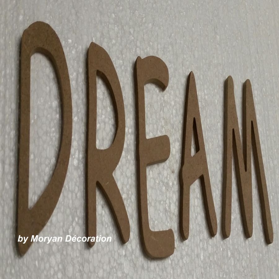 Dekorativ träbokstav DREAM