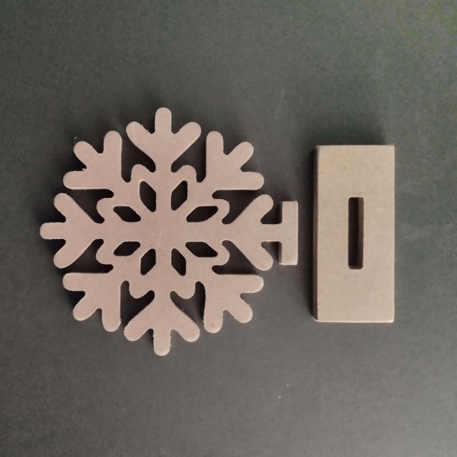 Träställning som ska dekoreras SNOWFLAKE