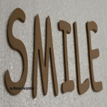 Dekorativ träbokstav SMILE